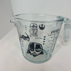 PYREX® 2-cup Measuring Cup Star Wars™ Darth Vader™
